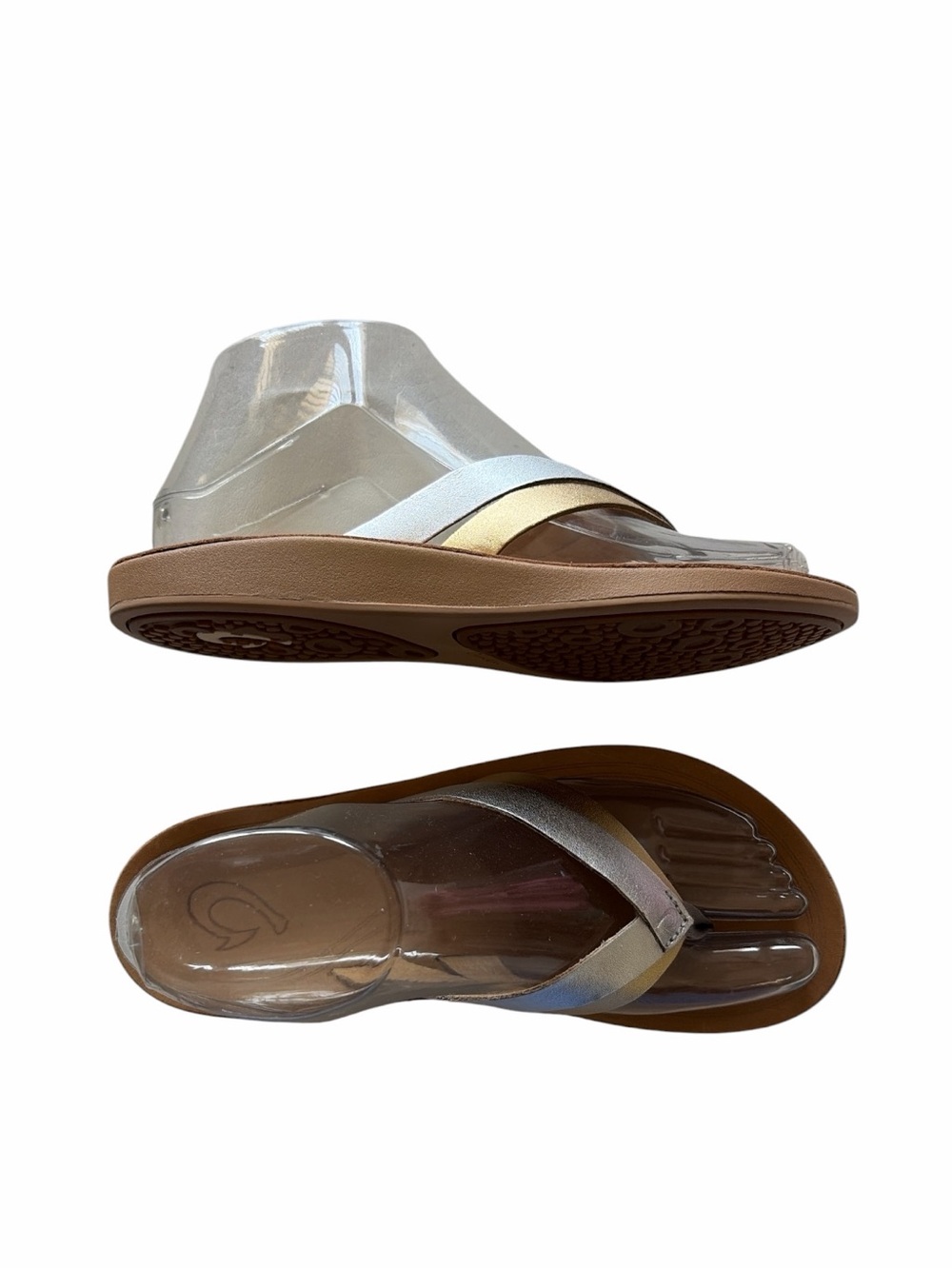 OluKai KaeKae Gold Silver Metallic Leather Flip Flops Beach Sz 6 Granola Crunchy